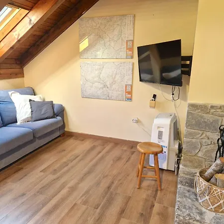 Atic Lluminos Al Centre D'esterri D'aneu By Rural D'aneu Apartment *